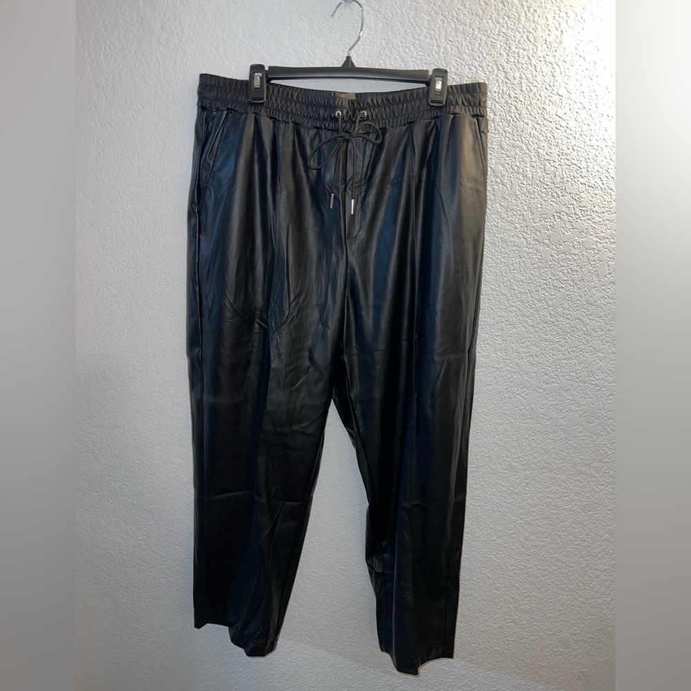 CALIA by Carrie Underwood Black Ankle Cropped Pants